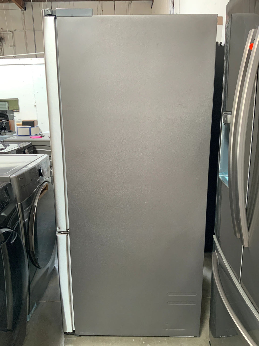 New Dent and Scratch. 28.2 cu. ft. French Door Refrigerator in Stainless Steel with internal water dispenser. Model: RF28T5101SR