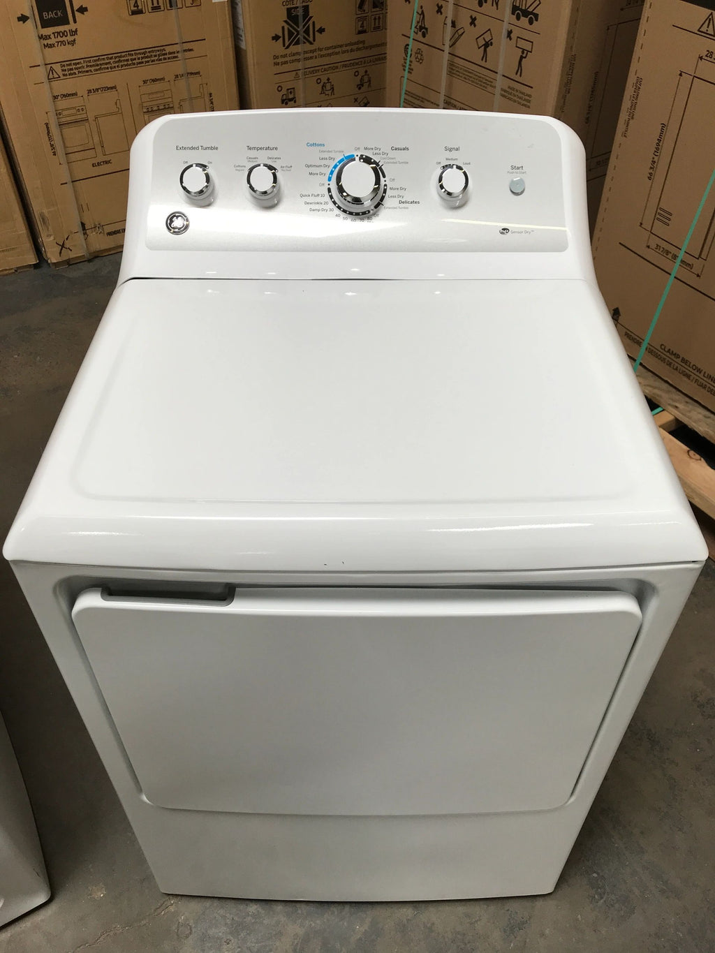 New Dent and Scratch. 7.2 cu. ft. 240 Volt White Electric Vented Dryer Model: GTD45EASJ2WS