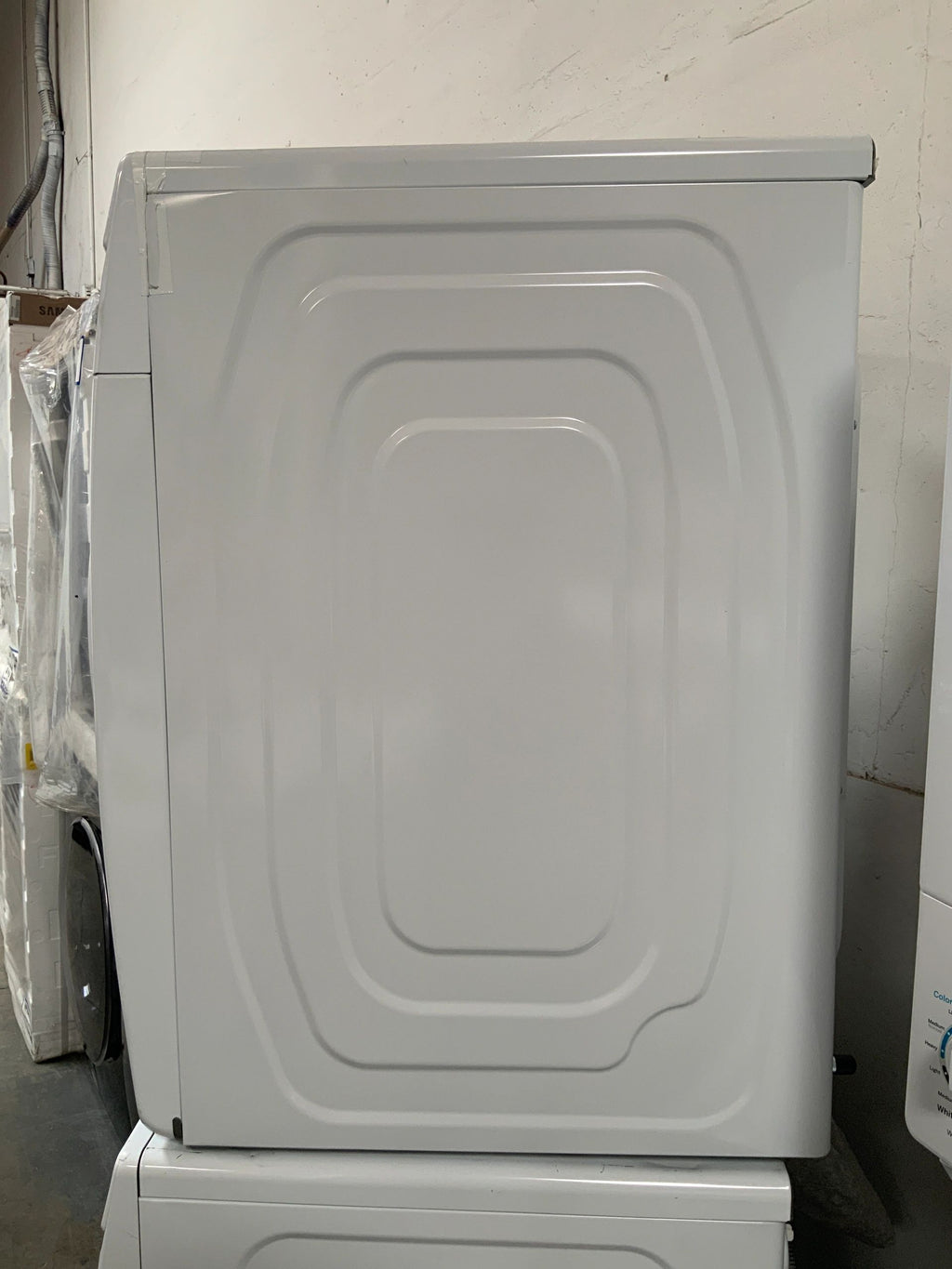 NEW Dent & Scratch. 7.5 cu. ft. 120-Volt White Gas Dryer with Sensor Dry (Pedestals Sold Separately) Model: DVG45T6000W