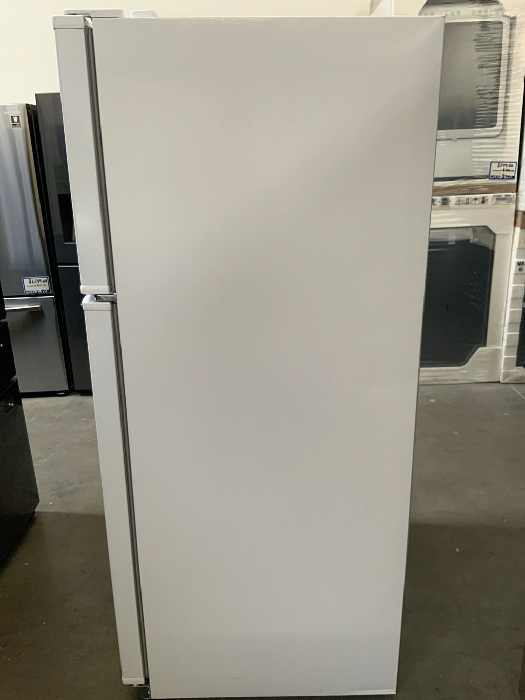 New Open Box. Kenmore 21 cu. ft. Top-Freezer Refrigerator - White. Model: 61202